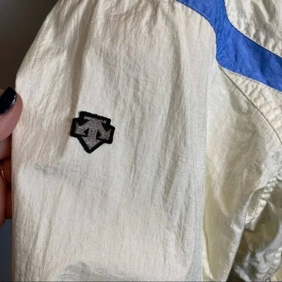 Vintage Descente Women's Ski Jacket Size XS Water-Resistant Cream & Blue Adjusta - Picture 11 of 13